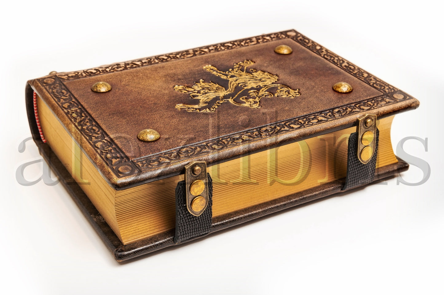 Lions Leather Journal: Large 7.5 x 10 Inches, 600 Blank Pages - Embark on a Royal Journey with this Heraldic Book, Perfect for Artists and Enthusiasts of Medieval Culture