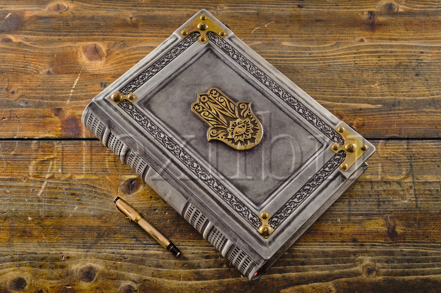 Hand of Fatima's Legacy: Large 10 x 13 Inches, 500 Blank Pages - Unleash Your Imagination and Embrace the Mystical Journey Within