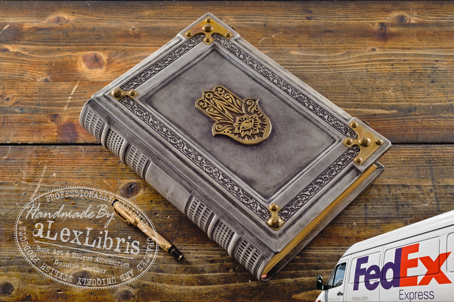 Hand of Fatima's Legacy: Large 10 x 13 Inches, 500 Blank Pages - Unleash Your Imagination and Embrace the Mystical Journey Within