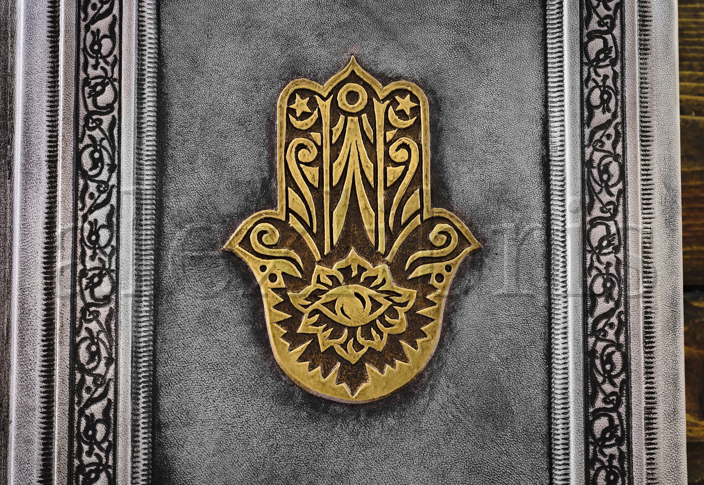 Hand of Fatima's Legacy: Large 10 x 13 Inches, 500 Blank Pages - Unleash Your Imagination and Embrace the Mystical Journey Within