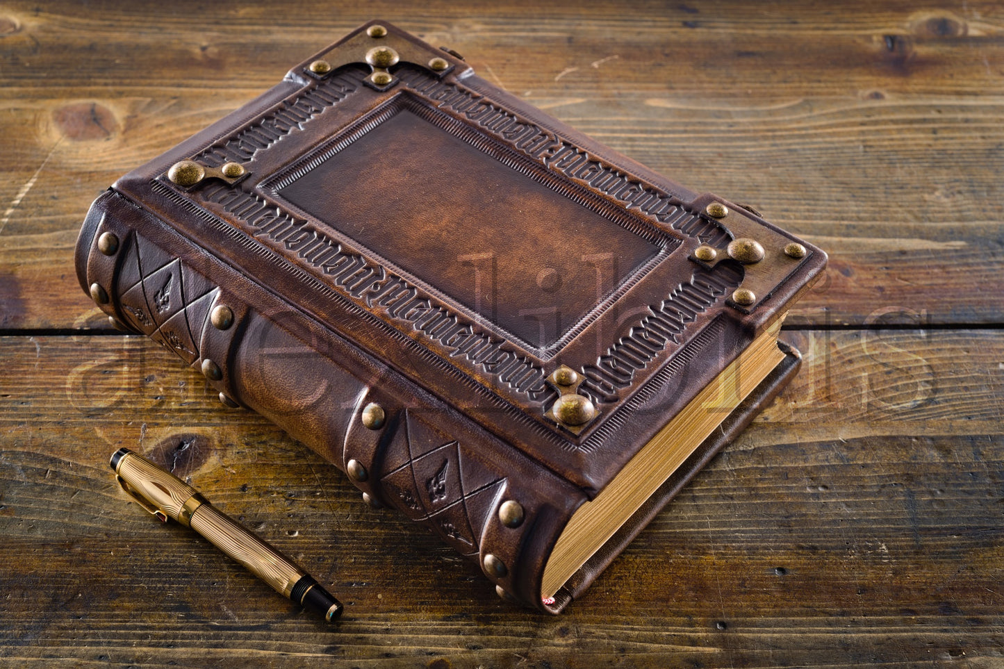 Memento Mori Leather Journal: Large 8 x 10 Inches, 600 Blank Pages - A Reminder of Life's Transience