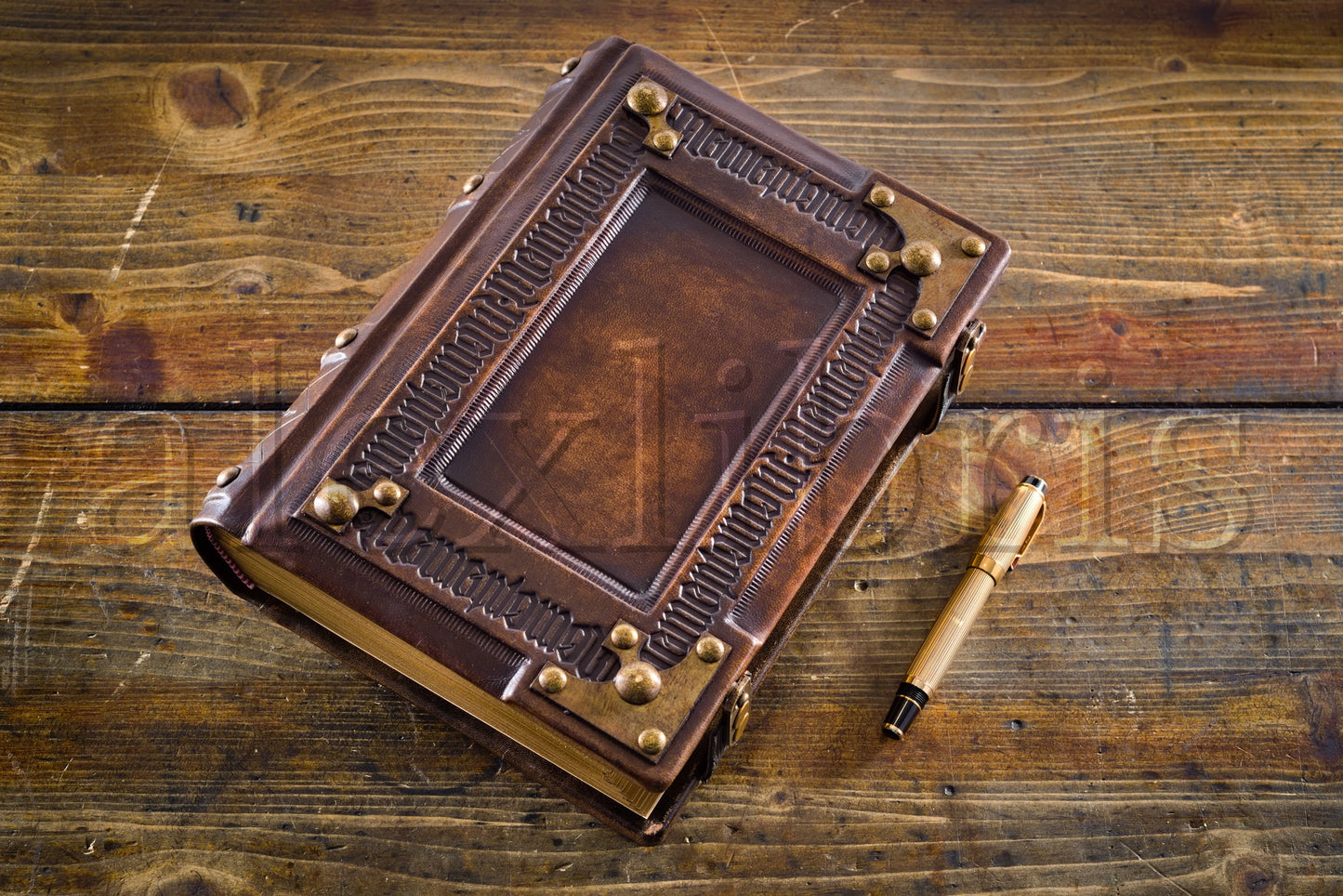 Memento Mori Leather Journal: Large 8 x 10 Inches, 600 Blank Pages - A Reminder of Life's Transience