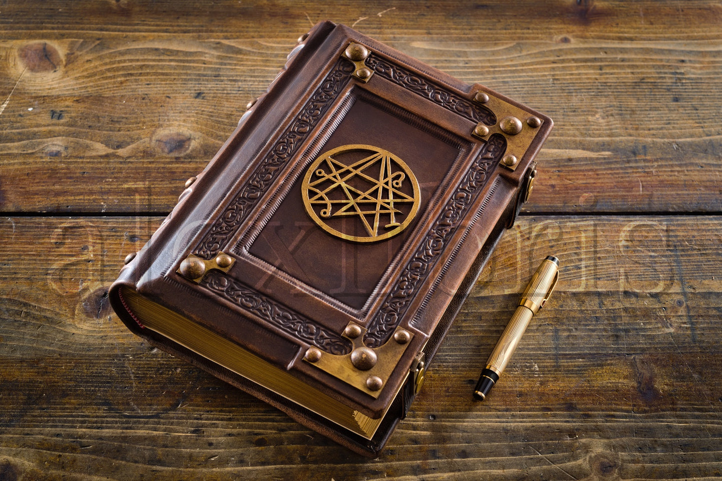 Cthulhu Leather Journal: 8 x 10 Inches, 600 Blank Pages - Unveiling the Secrets of Lovecraftian Lore and Ancient Magics