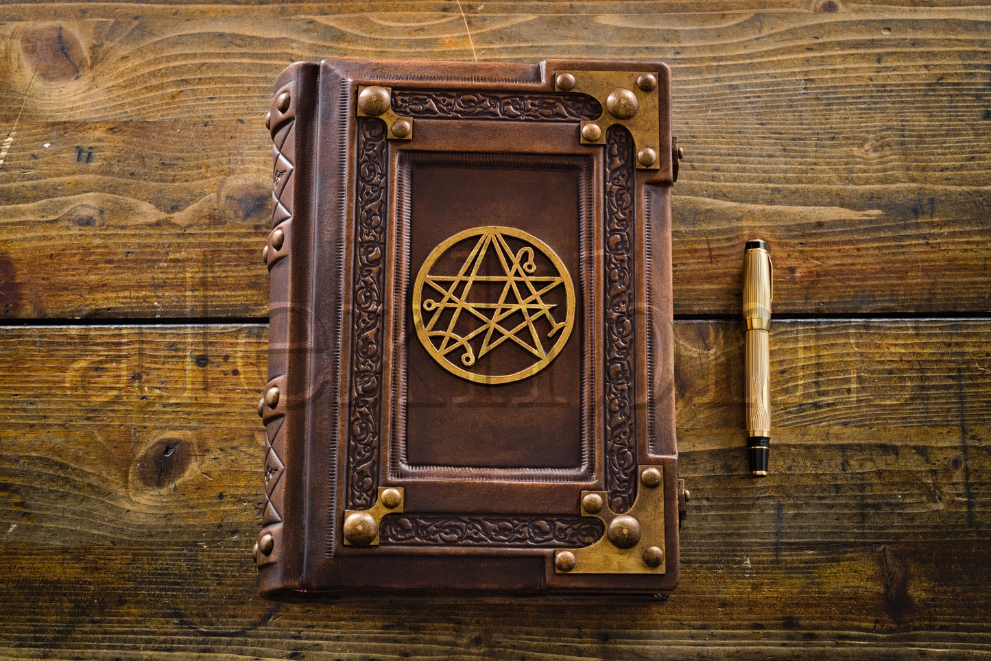 Cthulhu Leather Journal: 8 x 10 Inches, 600 Blank Pages - Unveiling the Secrets of Lovecraftian Lore and Ancient Magics