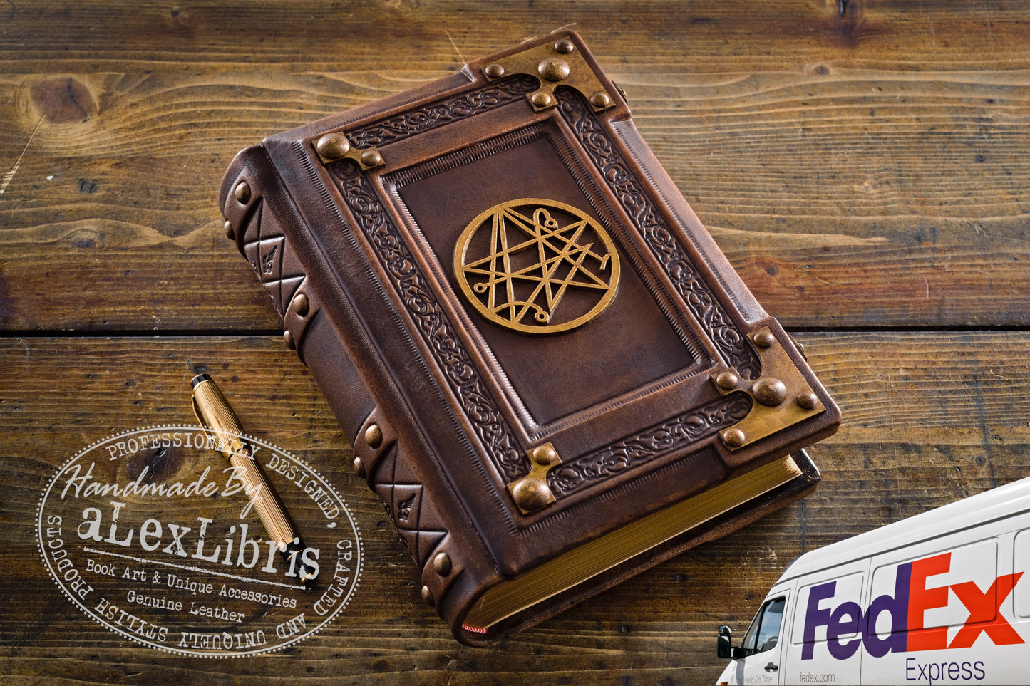 Cthulhu Leather Journal: 8 x 10 Inches, 600 Blank Pages - Unveiling the Secrets of Lovecraftian Lore and Ancient Magics