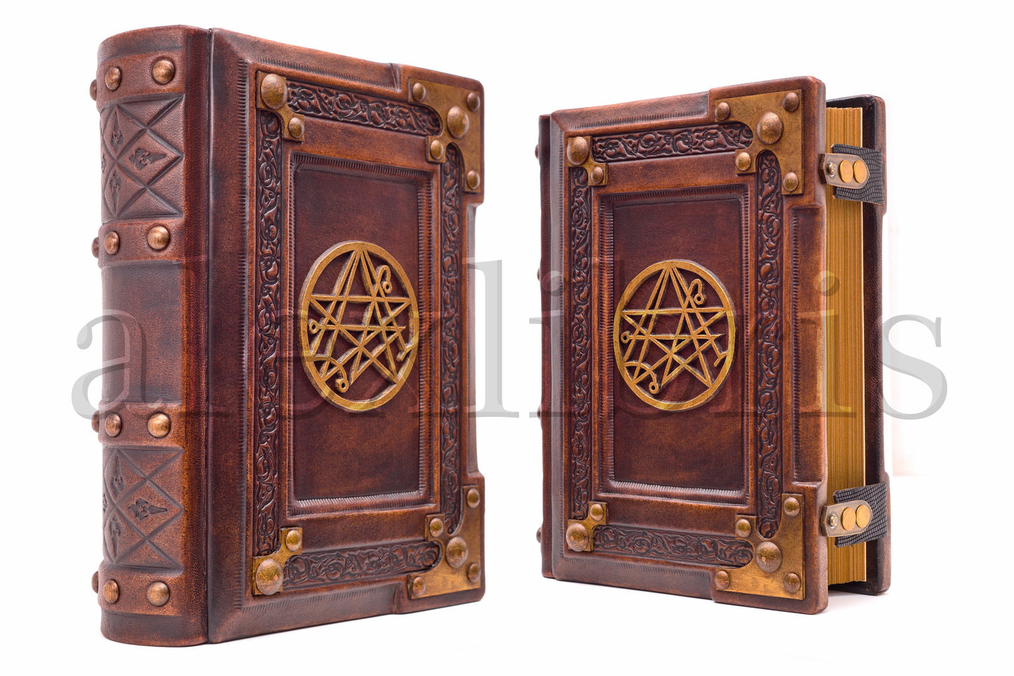 Cthulhu Leather Journal: 8 x 10 Inches, 600 Blank Pages - Unveiling the Secrets of Lovecraftian Lore and Ancient Magics