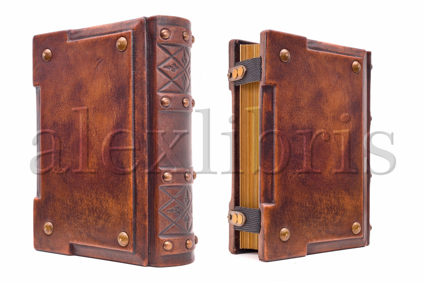 Cthulhu Leather Journal: 8 x 10 Inches, 600 Blank Pages - Unveiling the Secrets of Lovecraftian Lore and Ancient Magics