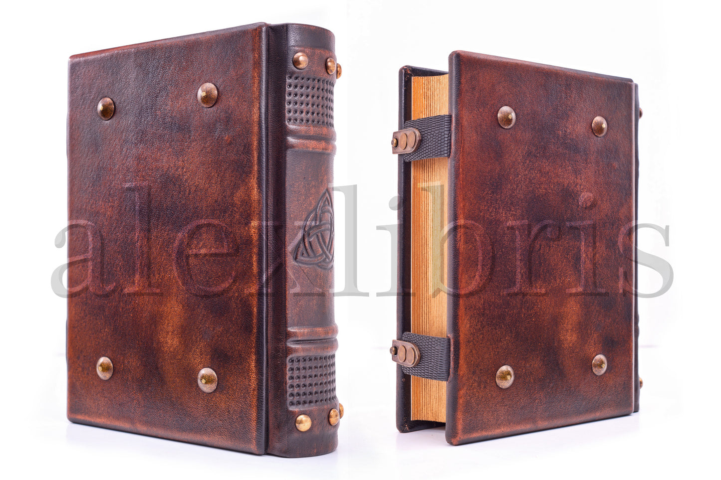Triquetra Leather Journal: Large 7.5 x 10 Inches, 600 Blank Pages - Embark on a Mystical Journey with this Antiqued Leather Journal
