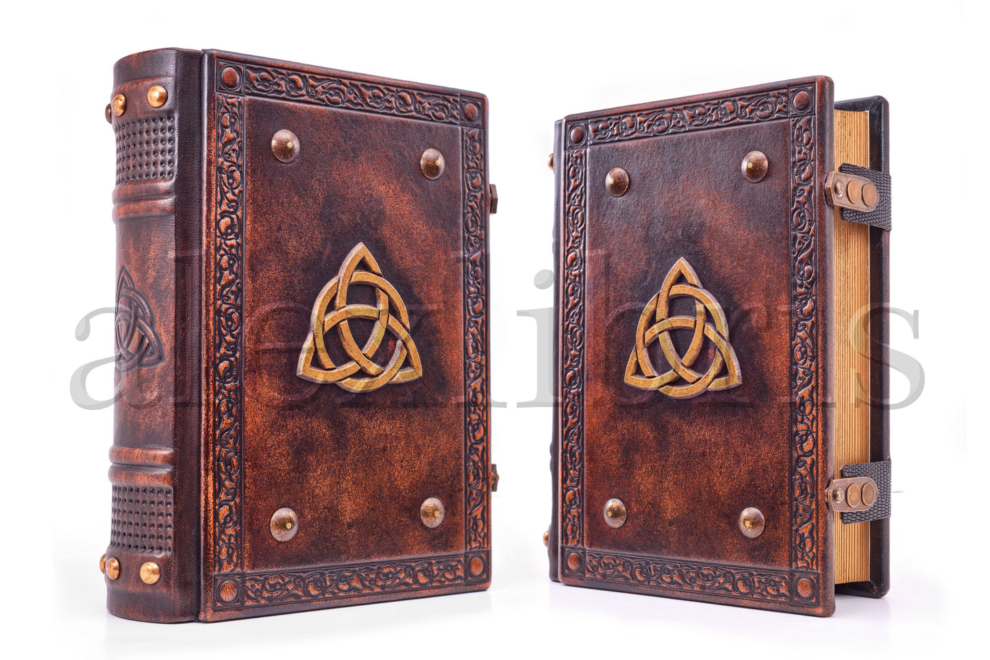 Triquetra Leather Journal: Large 7.5 x 10 Inches, 600 Blank Pages - Embark on a Mystical Journey with this Antiqued Leather Journal