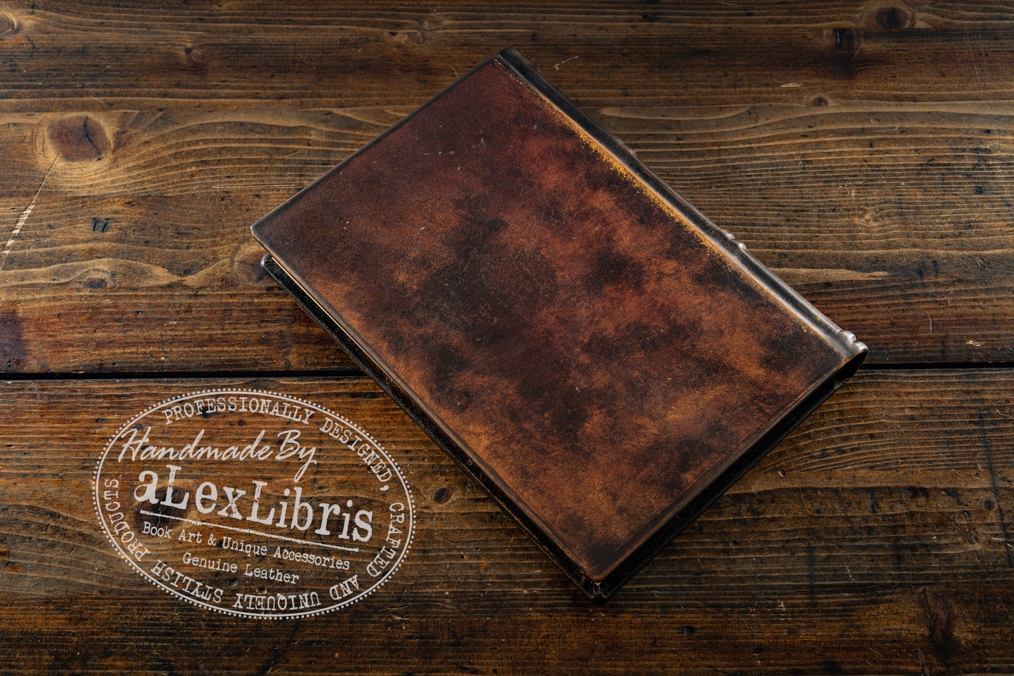 Elegant Leather Agenda: Large 8 x 10 Inches, 260 Blank Pages - Organize Your Days with Style and Elegance in this Antiqued Leather Journal