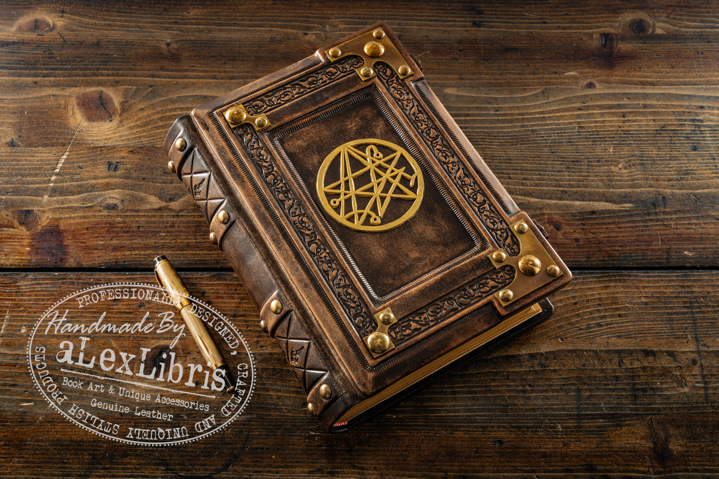 Cthulhu Leather Journal: 8 x 10 Inches, 600 Blank Pages - Unveiling the Secrets of Lovecraftian Lore and Ancient Magics