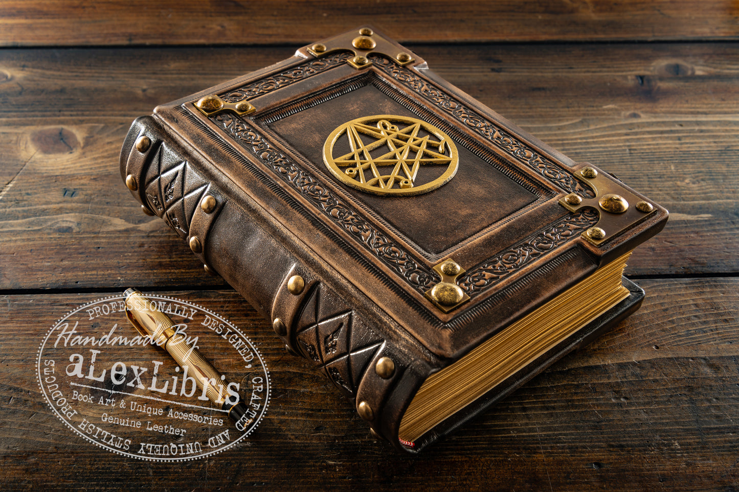 Cthulhu Leather Journal: 8 x 10 Inches, 600 Blank Pages - Unveiling the Secrets of Lovecraftian Lore and Ancient Magics