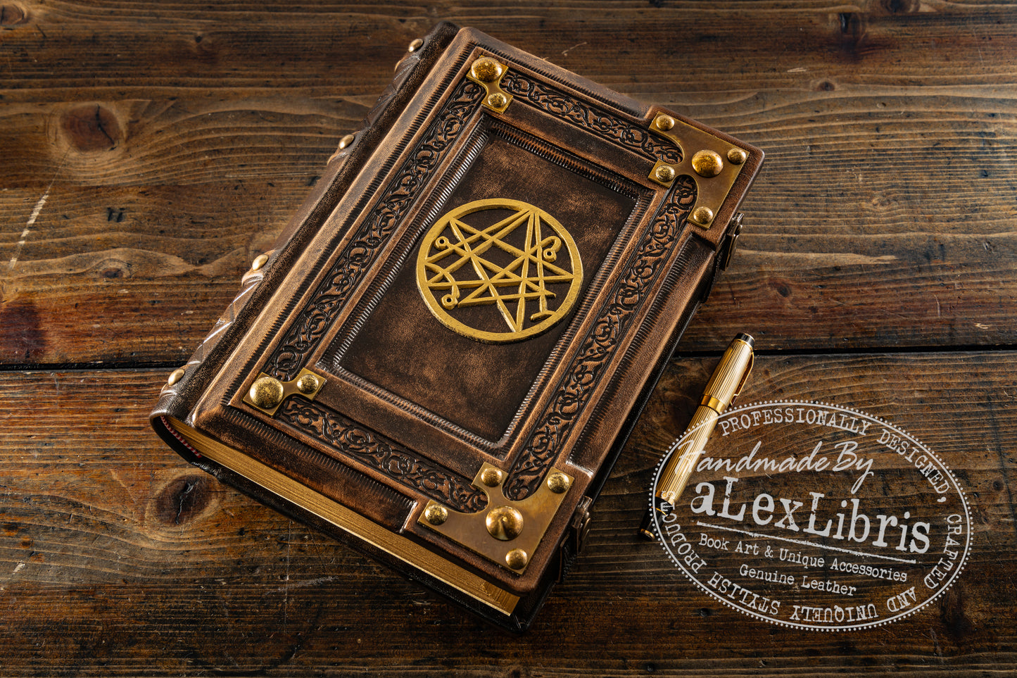 Cthulhu Leather Journal: 8 x 10 Inches, 600 Blank Pages - Unveiling the Secrets of Lovecraftian Lore and Ancient Magics