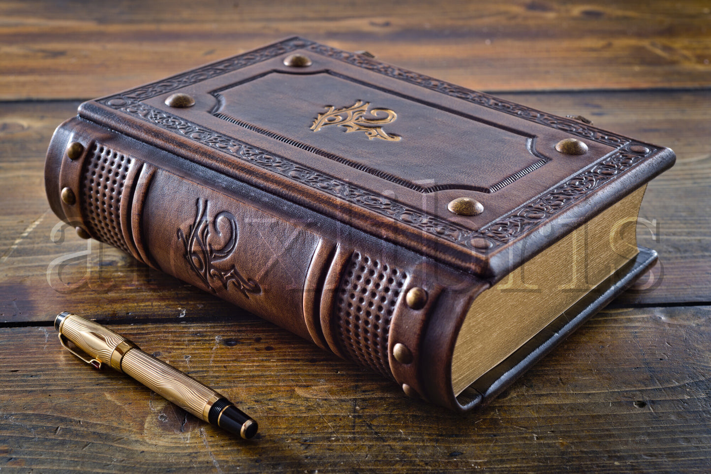 Horus Eye Leather Journal: Large 7.5 x 10 Inches, 600 Blank Pages - Unlock the Secrets of Magic and Esoteric Wisdom with the Powerful Horus Eye