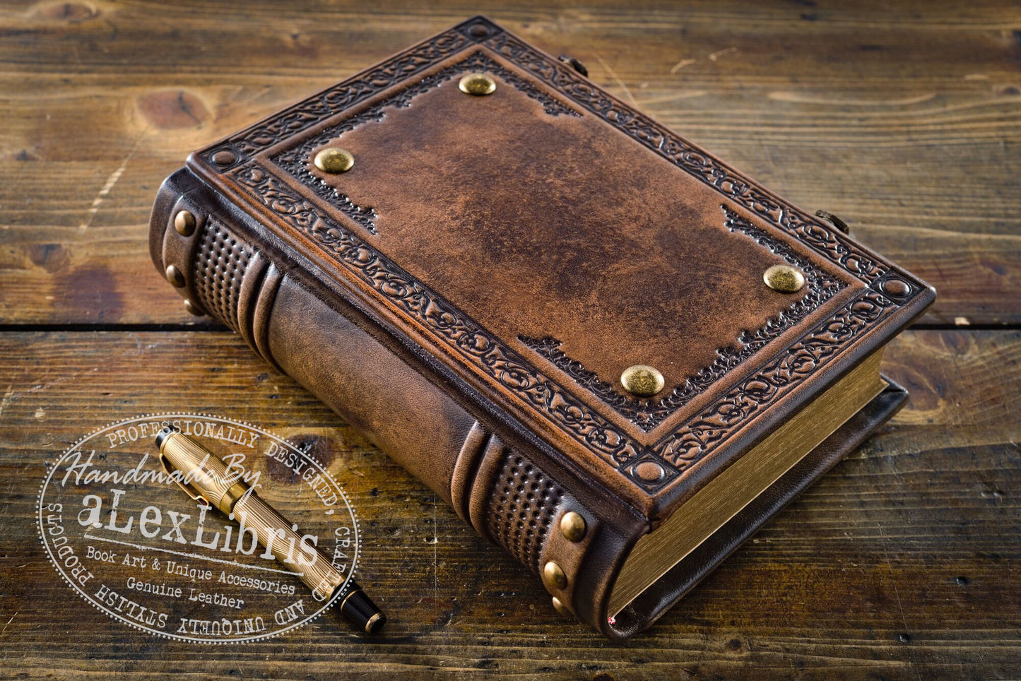 Elegant Medieval Leather Journal: Large 7.5 x 10 Inches, 600 Blank Pages - Journey into the Past, Perfect for Writing, Sketching, and Exploring the Secrets of Ancient Times