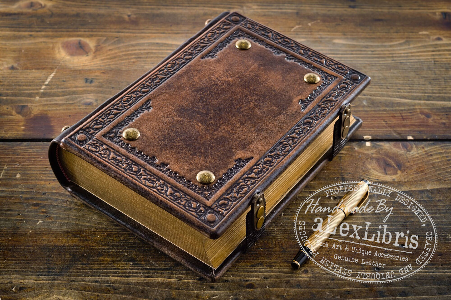 Elegant Medieval Leather Journal: Large 7.5 x 10 Inches, 600 Blank Pages - Journey into the Past, Perfect for Writing, Sketching, and Exploring the Secrets of Ancient Times