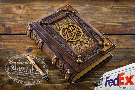 Cthulhu Leather Journal: 8 x 10 Inches, 600 Blank Pages - Unveiling the Secrets of Lovecraftian Lore and Ancient Magics