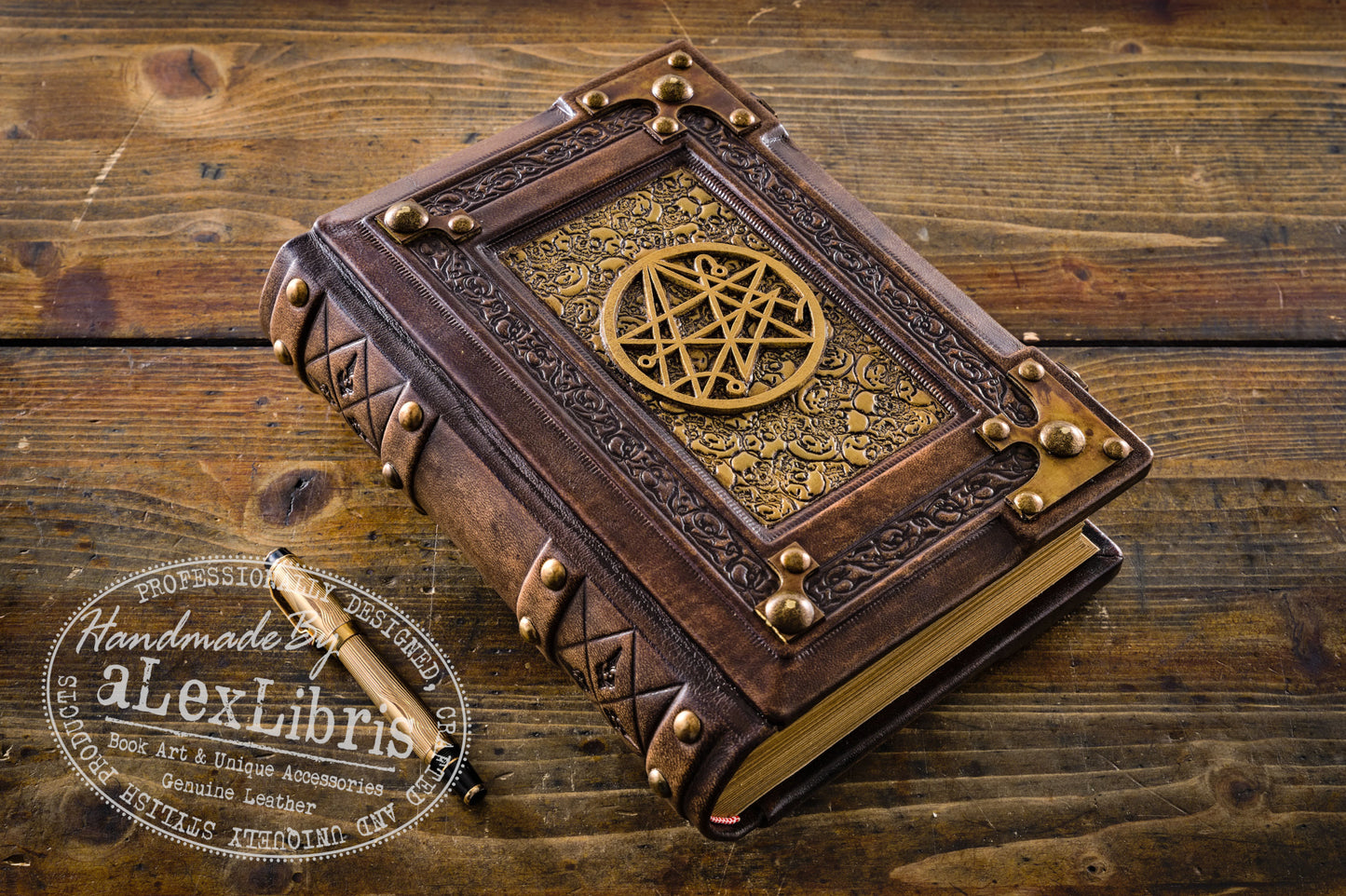 Cthulhu Leather Journal: 8 x 10 Inches, 600 Blank Pages - Unveiling the Secrets of Lovecraftian Lore and Ancient Magics