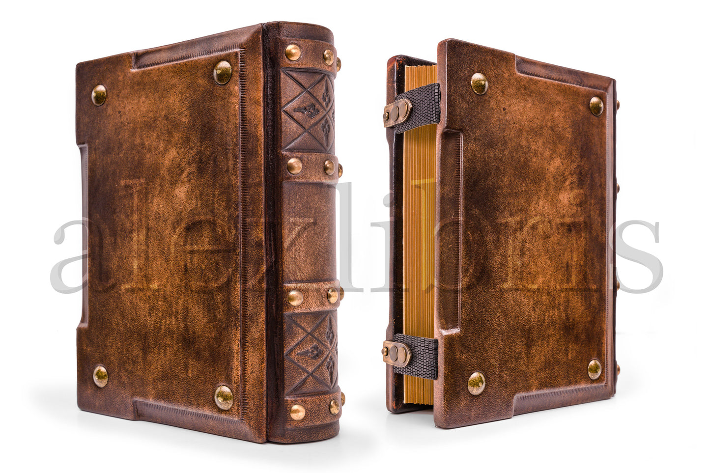 Cthulhu Leather Journal: 8 x 10 Inches, 600 Blank Pages - Unveiling the Secrets of Lovecraftian Lore and Ancient Magics