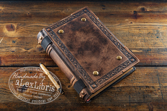 Elegant Medieval Leather Journal: Large 8 x 10 Inches, 500 Blank Pages - Journey into the Past, Perfect for Writing, Sketching, and Exploring the Secrets of Ancient Times