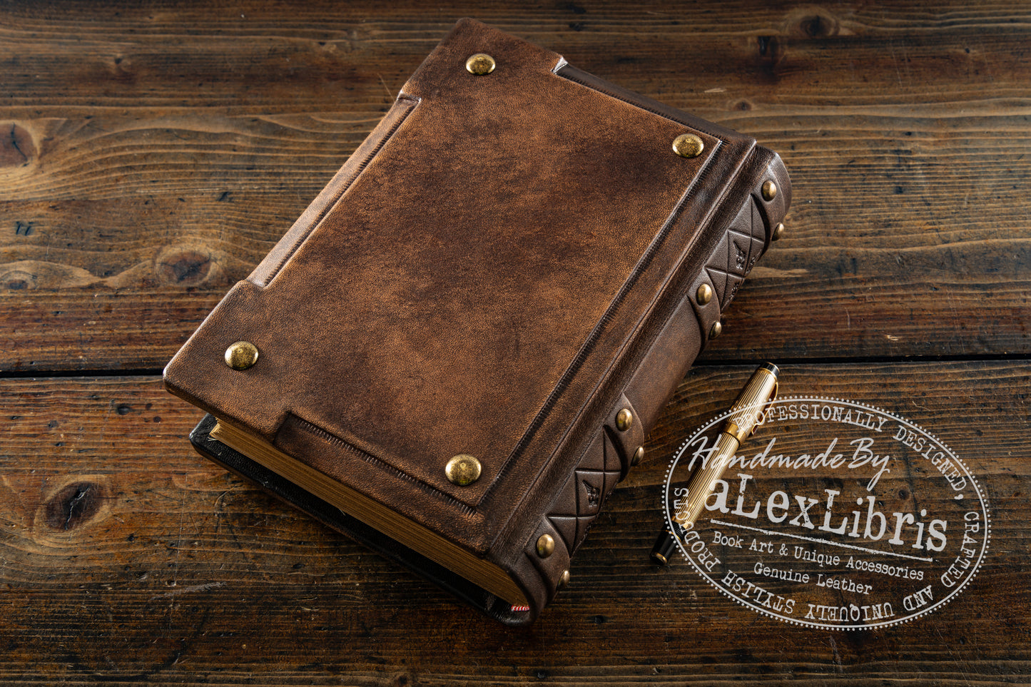 Skyrim Leather Journal: Large 8 x 10 Inches, 600 Blank Pages, Medieval Style - A Gamer's Handbook inspired by Skyrim and the Dark Brotherhood