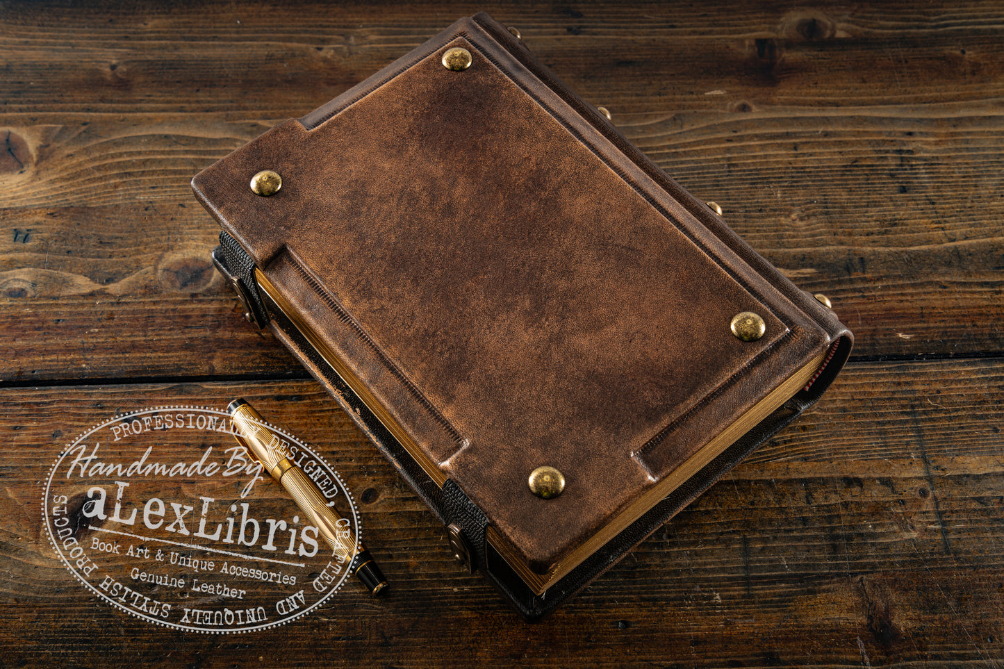 Skyrim Leather Journal: Large 8 x 10 Inches, 600 Blank Pages, Medieval Style - A Gamer's Handbook inspired by Skyrim and the Dark Brotherhood